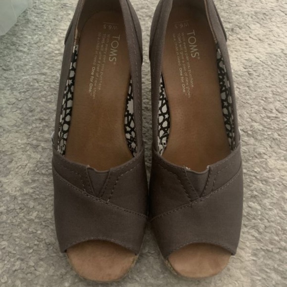 TOMS Espadrille Sandals - Picture 1 of 3